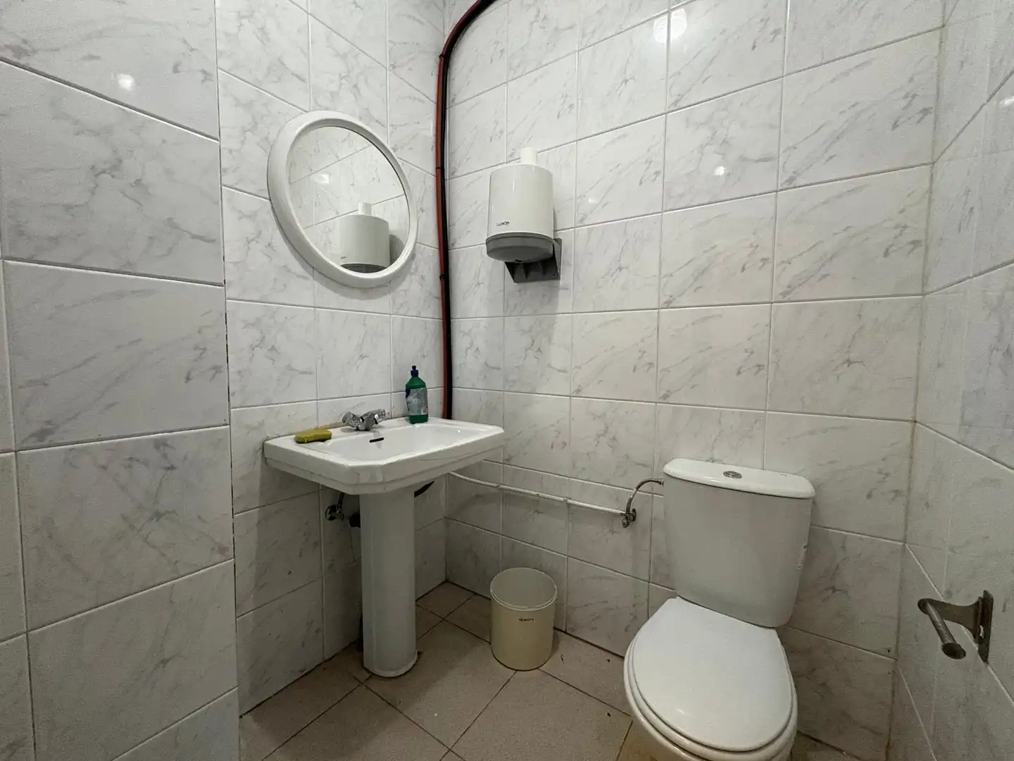 Bany de Local de lloguer en Mérida amb Aire condicionat