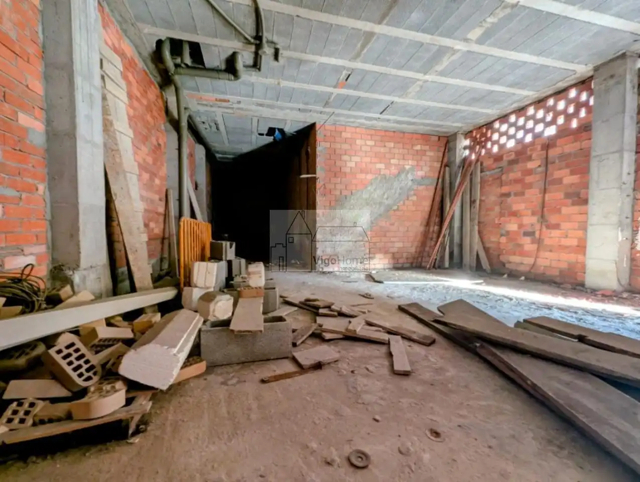 Planta baja en venta en Vigo  con Calefacción