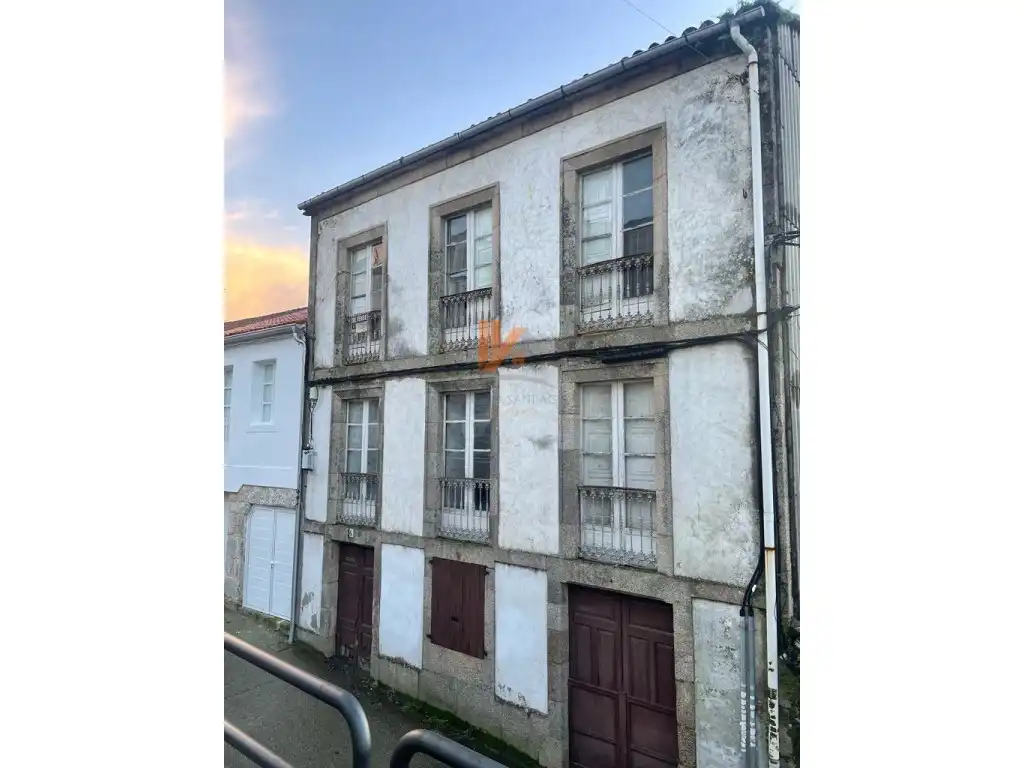 Exterior view of Buildings for sale in Santiago de Compostela 