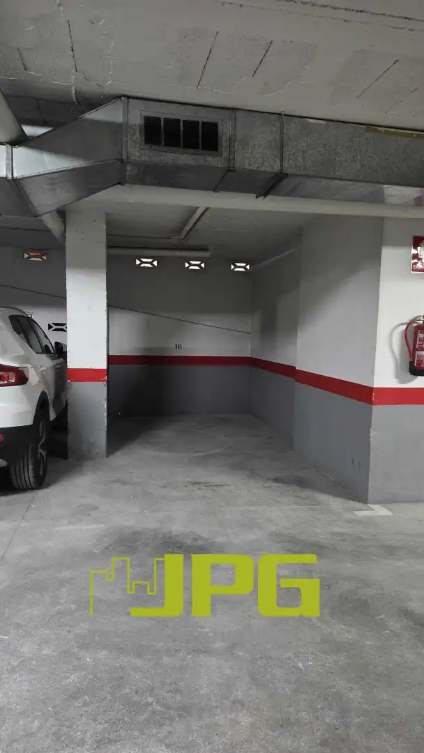 Parking of Garage for rent in Centro  