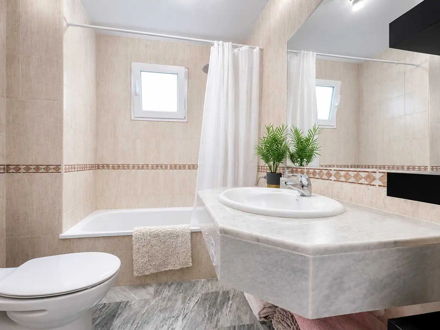 Baño de Planta baja en venta en Manilva con Jardín privado, Terraza y Trastero