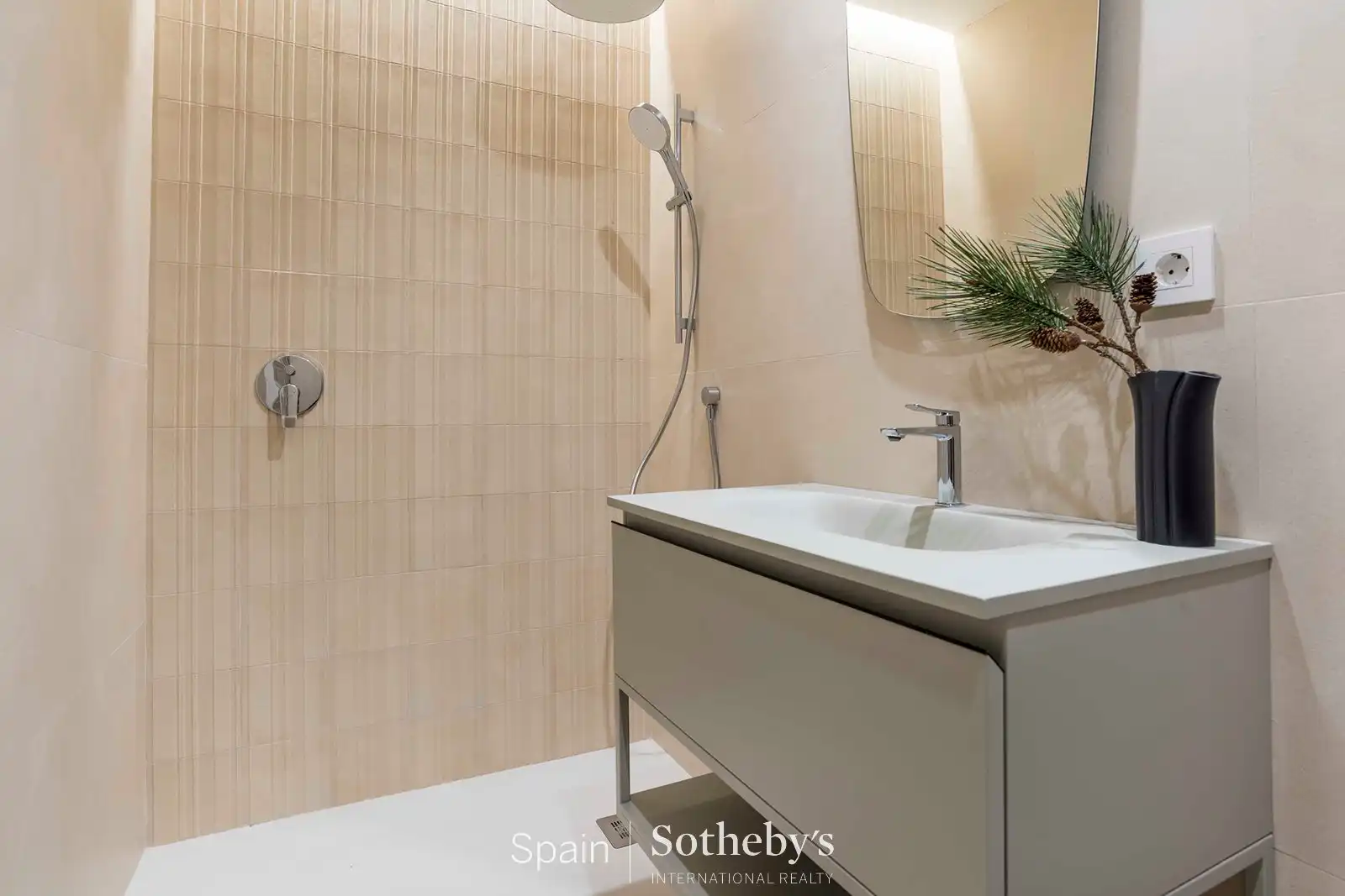 Bathroom of Apartments for sale in Madrid  with Air Conditioner and Heating