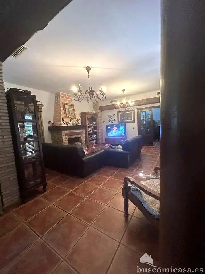 Sala d'estar de Casa adosada en venda en Linares amb Aire condicionat, Jardí privat i Terrassa