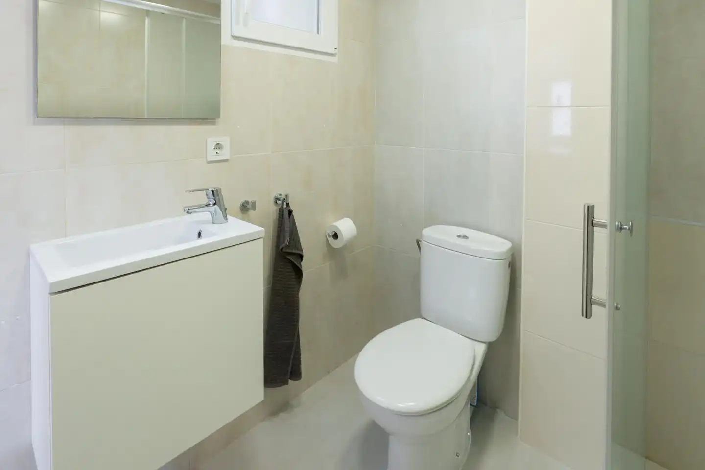 Badezimmer von Wohnung zum Verkauf in Santa Pola mit Klimaanlage und Terrasse
