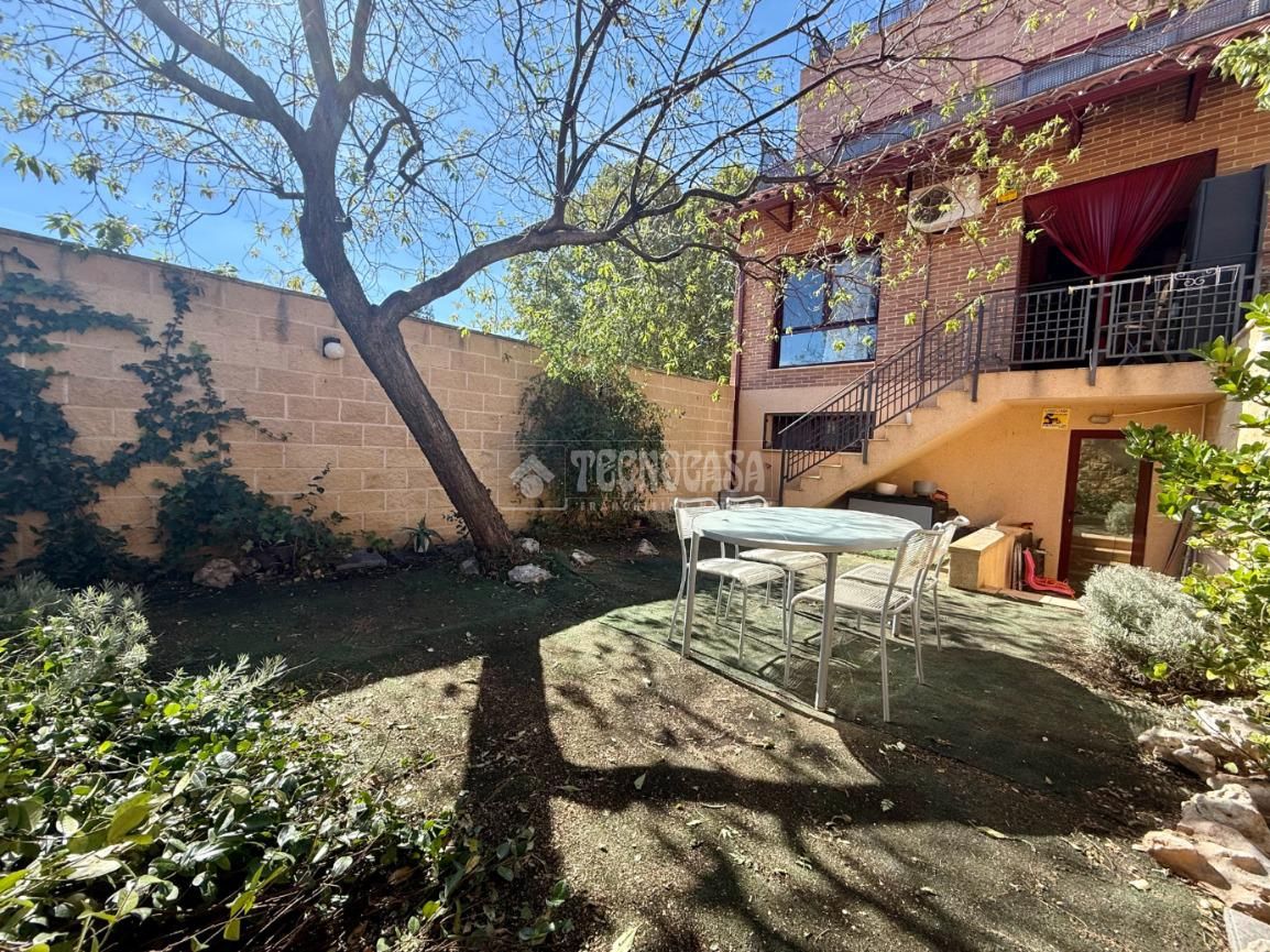 Jardí de Casa adosada en venda en Alovera amb Aire condicionat, Calefacció i Jardí privat