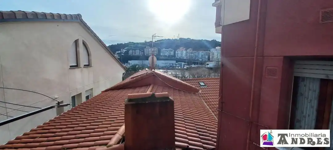 Vista exterior de Edificio en venta en Bermeo