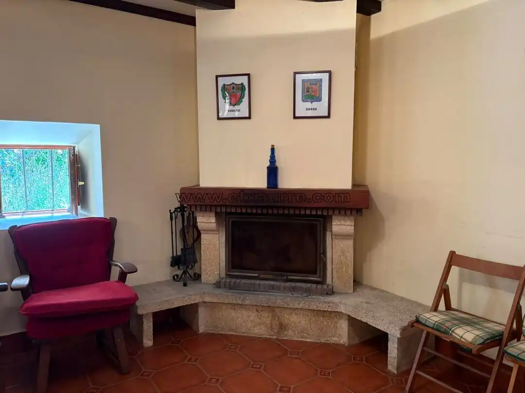 Sala d'estar de Finca rústica en venda en Laudio / Llodio amb Calefacció i Moblat