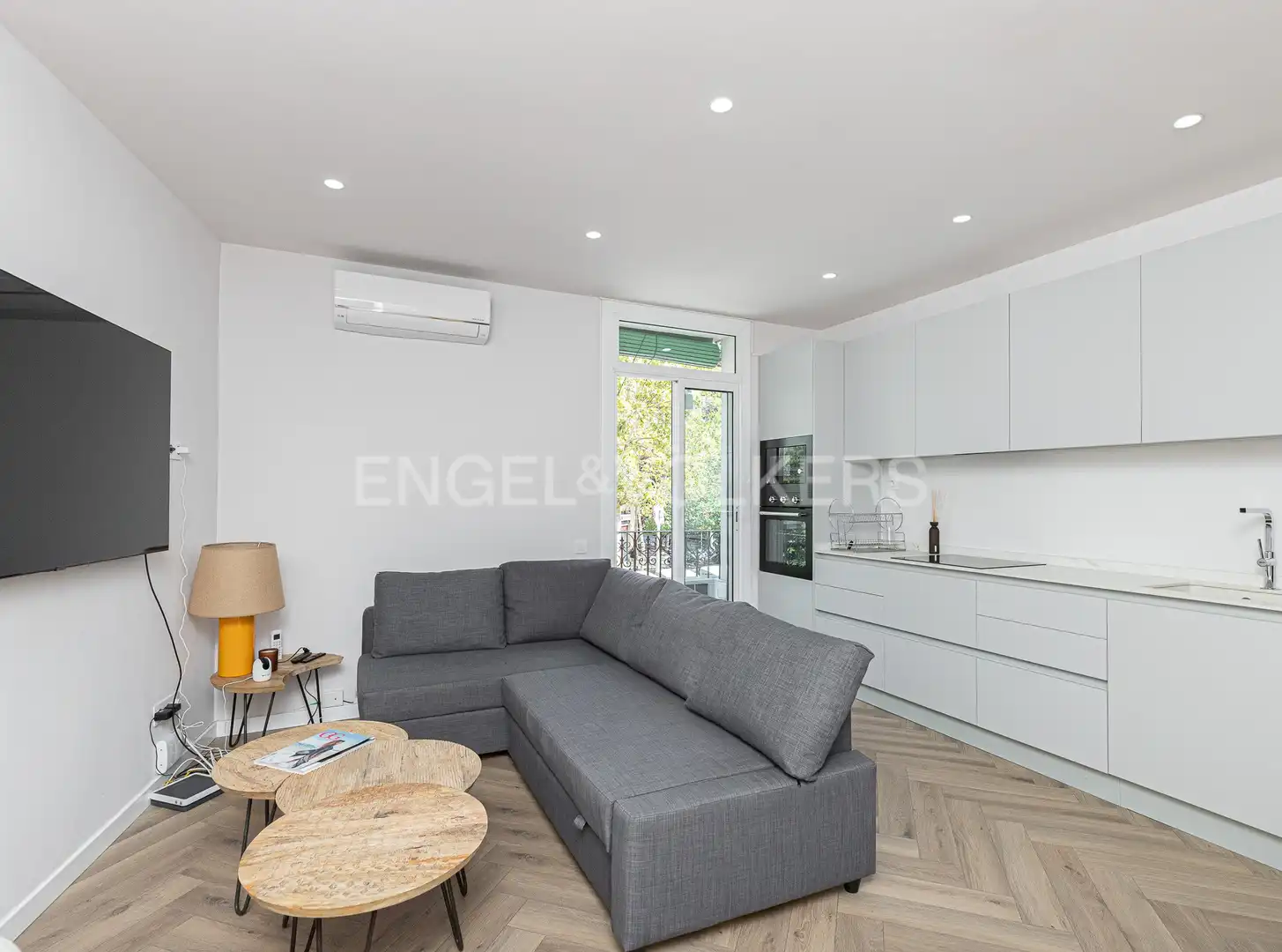 Living room of Flat for rent in Barcelona  with Air Conditioner, Heating and Parquet flooring