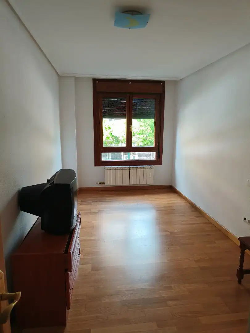 Schlafzimmer von Wohnung zum Verkauf in Valladolid mit Heizung, Privatgarten und Schwimmbad