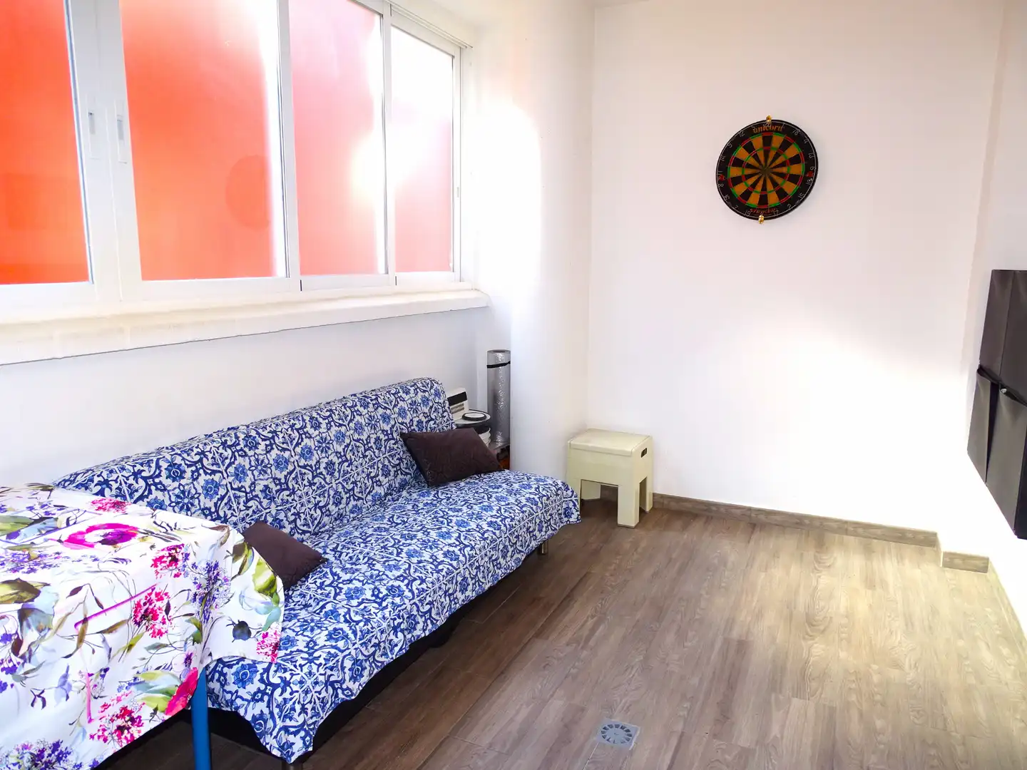 Living room of Flat for sale in Rincón de la Victoria  with Air Conditioner, Parquet flooring and Terrace
