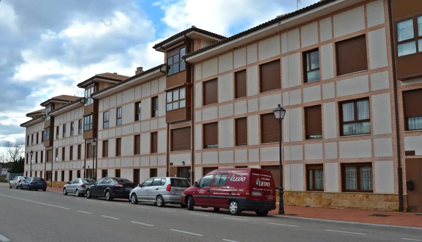 Vista exterior de Planta baja en venta en Olmedo con Calefacción y Trastero