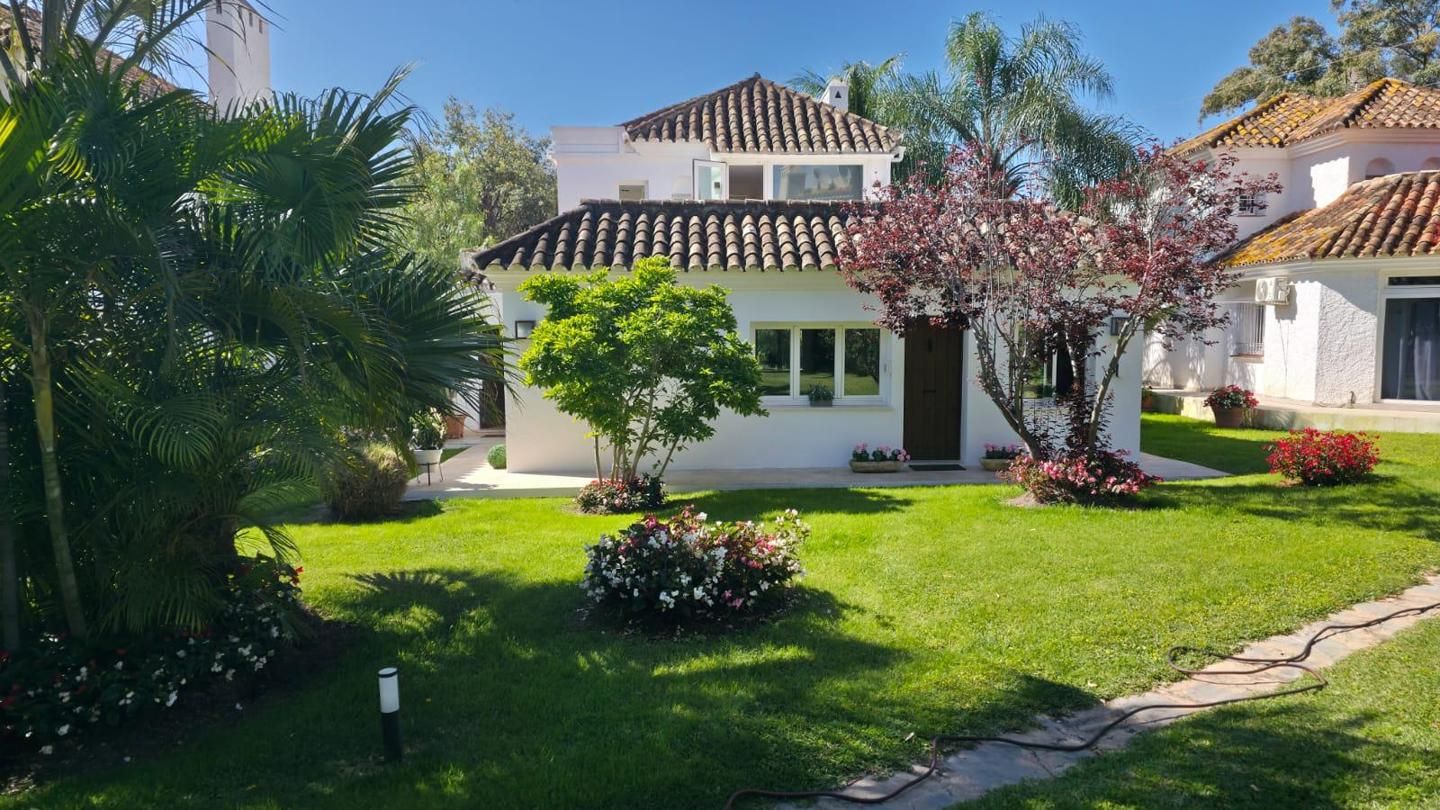 Exterior view of House or chalet for sale in Marbella  with Air Conditioner, Private garden and Terrace