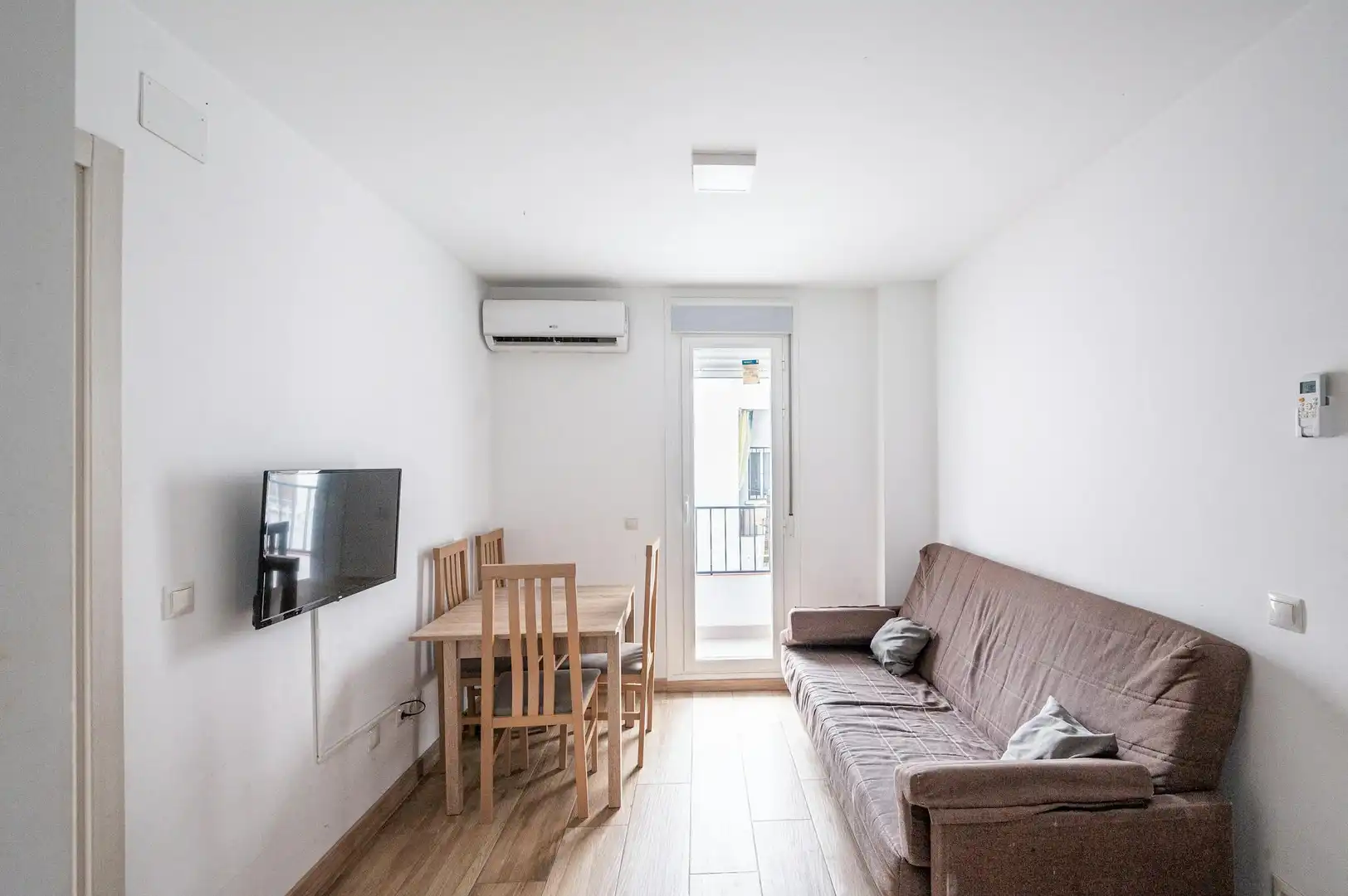 Sala de estar de Piso de alquiler en Madrid con Aire acondicionado, Amueblado y Lavadora