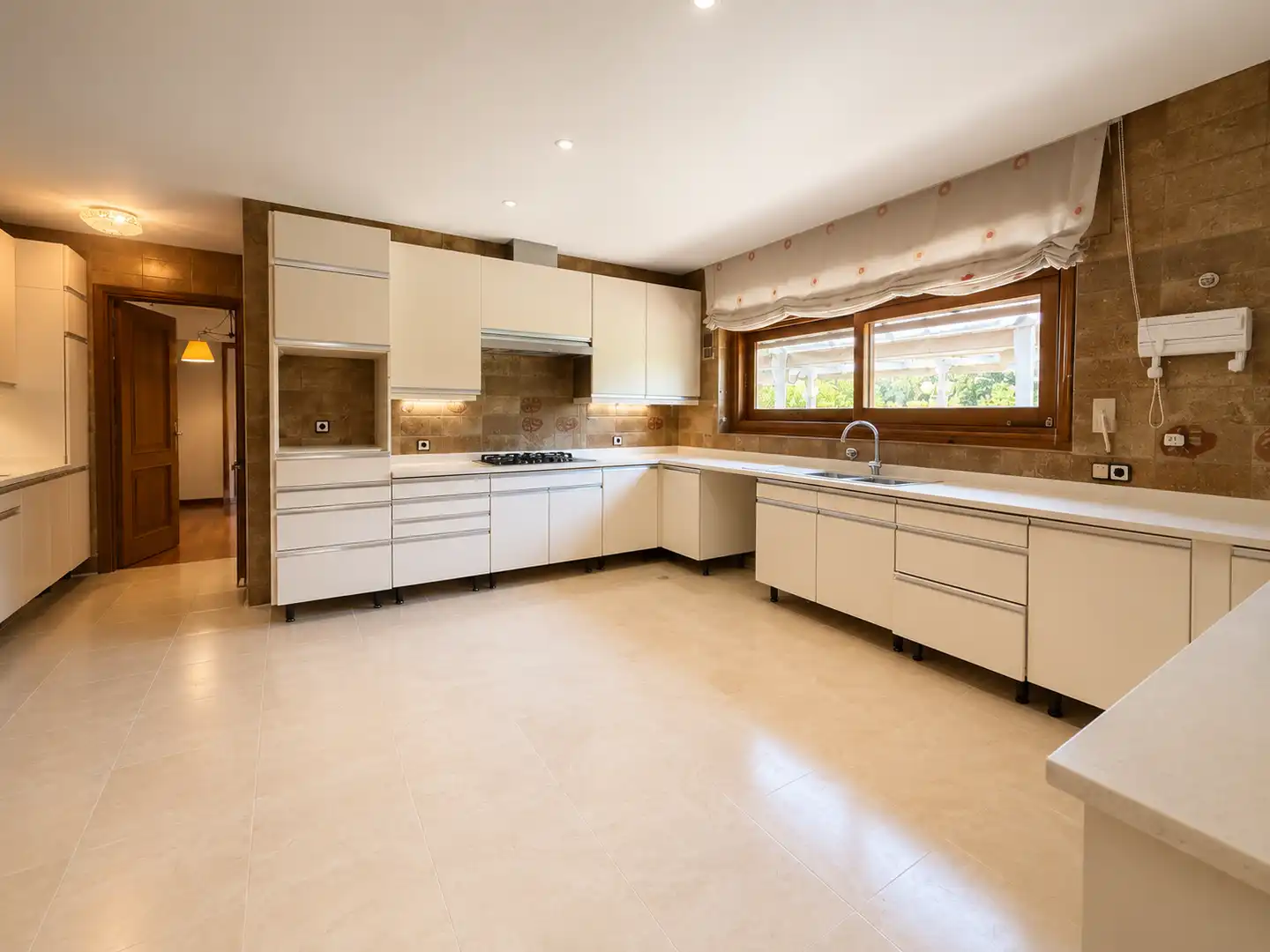 Villa mit Pool zum Verkauf in Urbanización Este - Montepríncipe, imagen 16