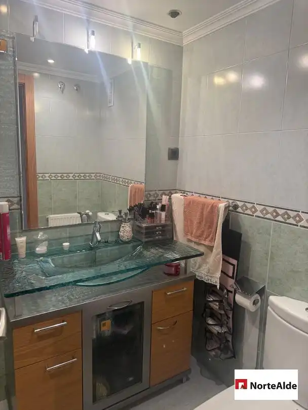 Badezimmer von Wohnung zum Verkauf in Barakaldo  mit Heizung, Privatgarten und Abstellraum