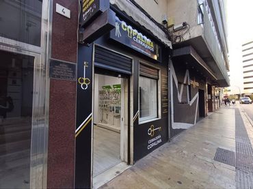 Local comercial de lloguer a Calle Álamos 4