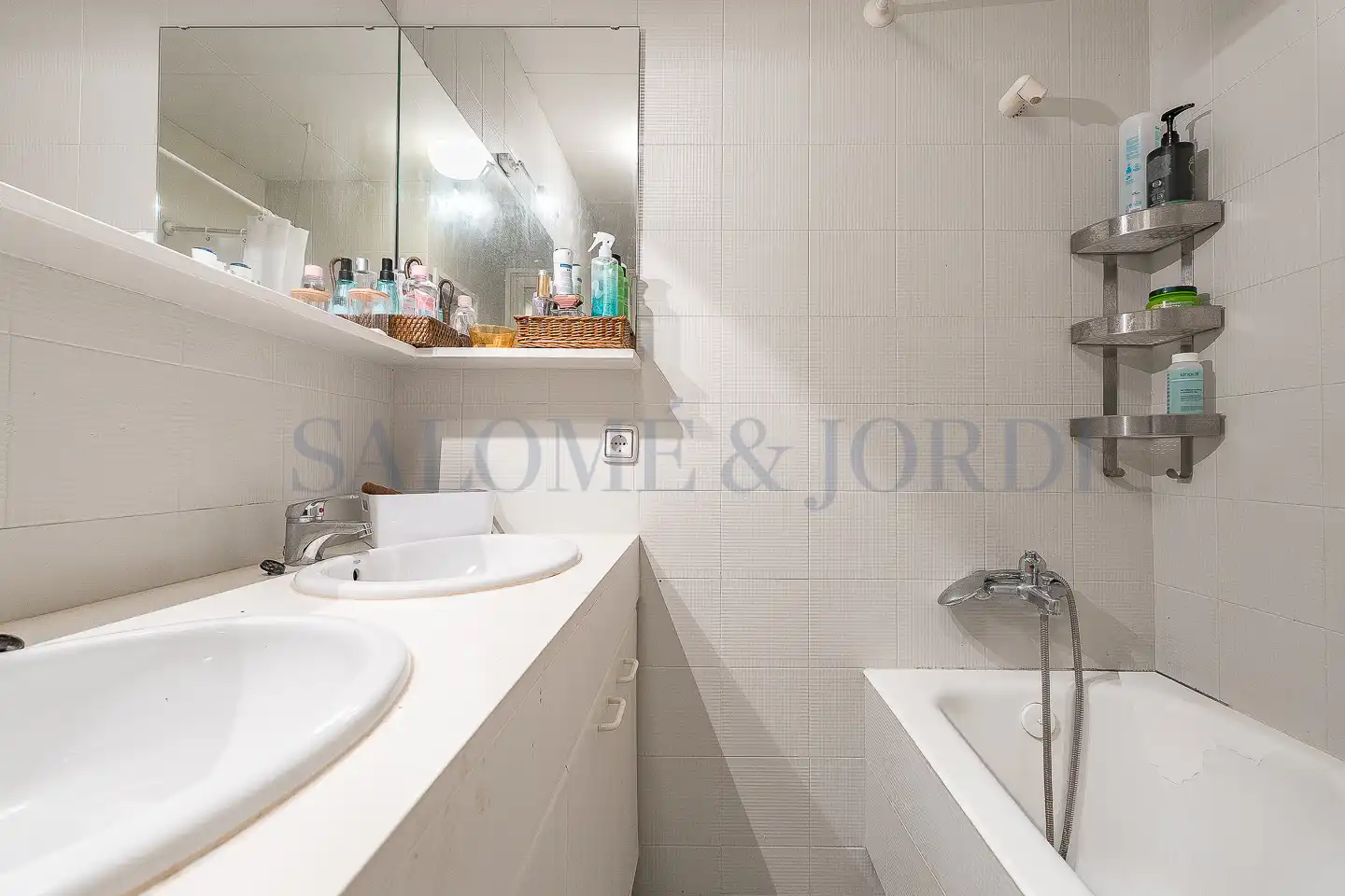 Baño de Piso en venta en Barcelona con Aire acondicionado, Calefacción y Jardín privado