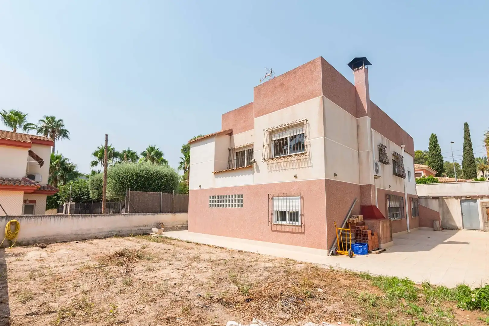 Außenansicht von Einfamilien-Reihenhaus zum Verkauf in Las Torres de Cotillas mit Klimaanlage, Privatgarten und Terrasse