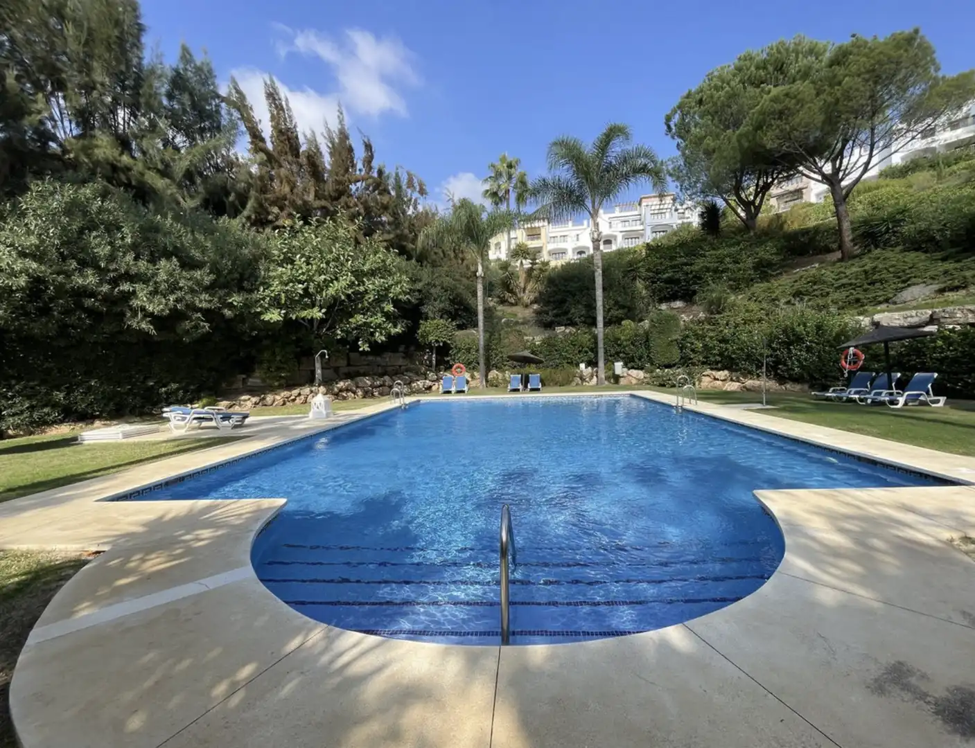 Piscina de Apartamento en venta en Benahavís con Aire acondicionado, Calefacción y Terraza