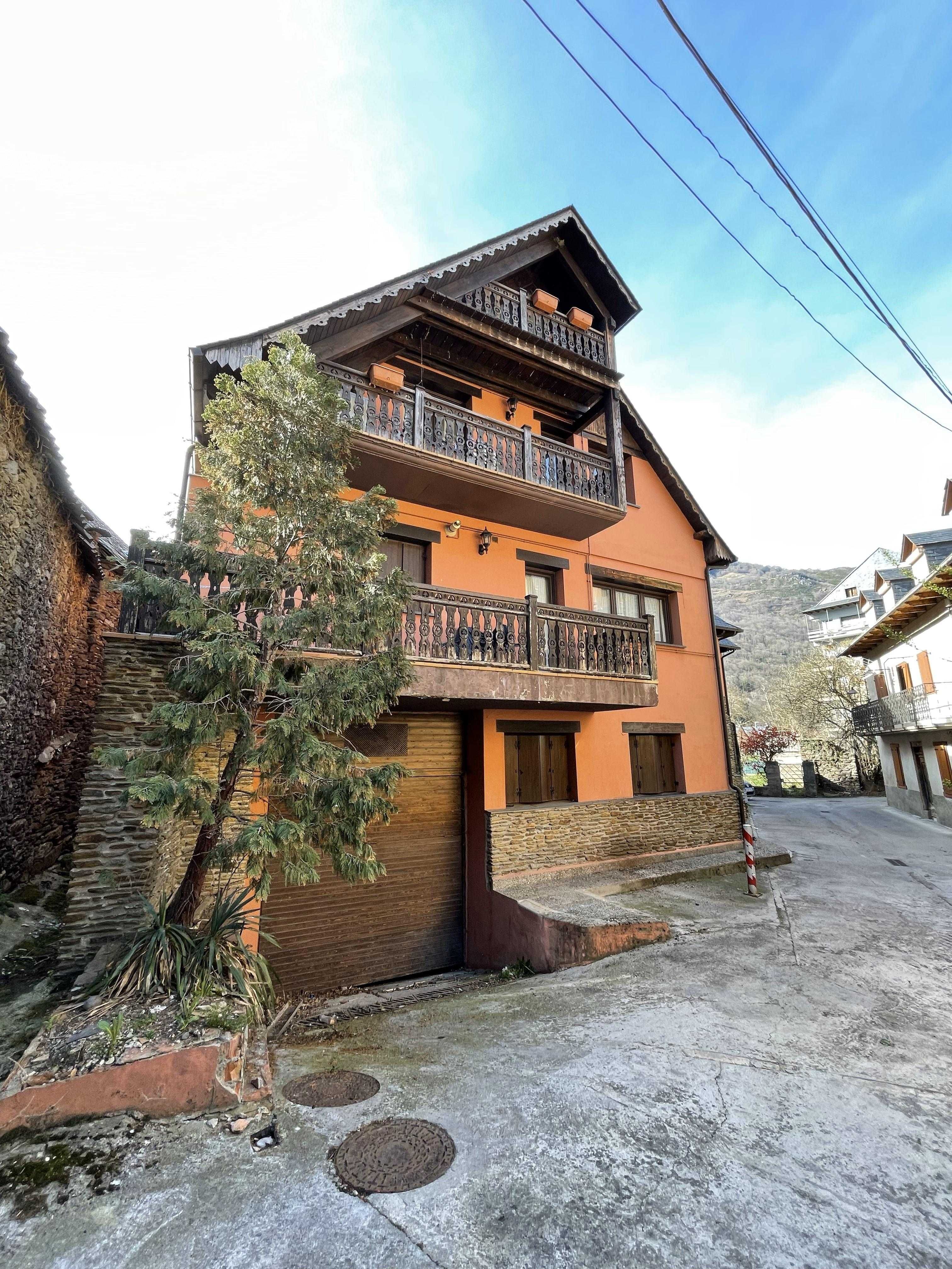 Vista exterior de Garaje en venta en Les