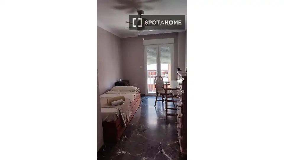 Bedroom of Flat for share in Málaga  with Air Conditioner, Terrace and Furnished