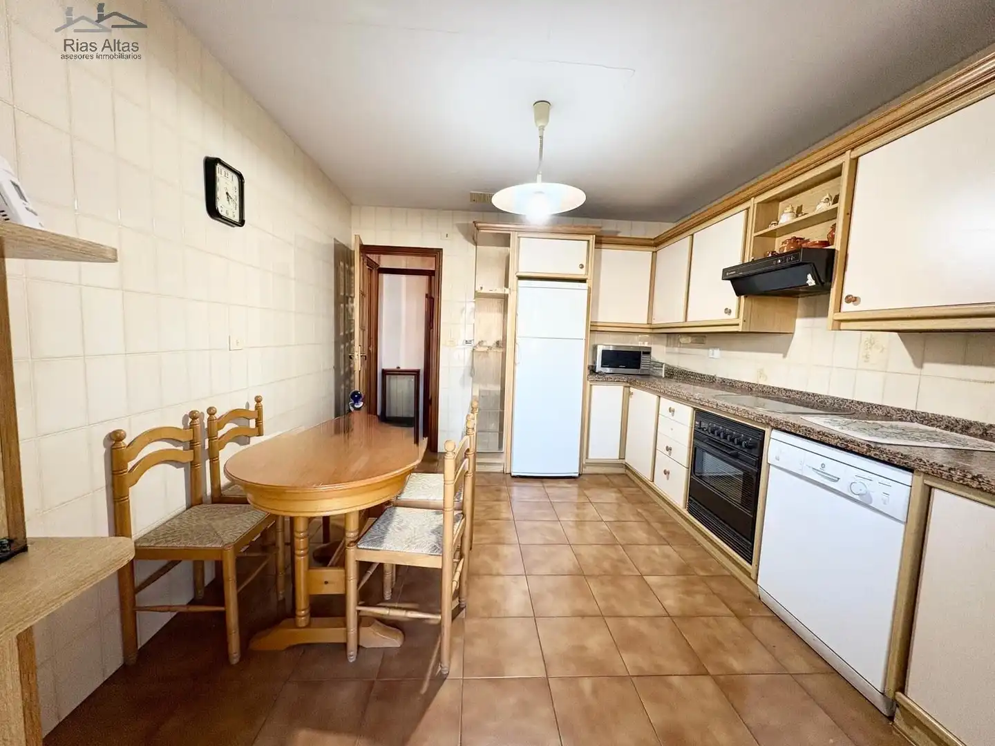 Cocina de Piso en venta en Cambre  con Calefacción, Parquet y Trastero