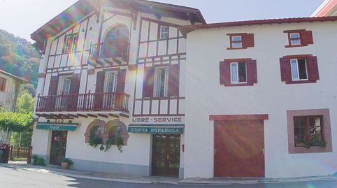 Casa en Navarra junto a la frontera con Francia. Susceptible de usar parte para arrendar o trabajar.