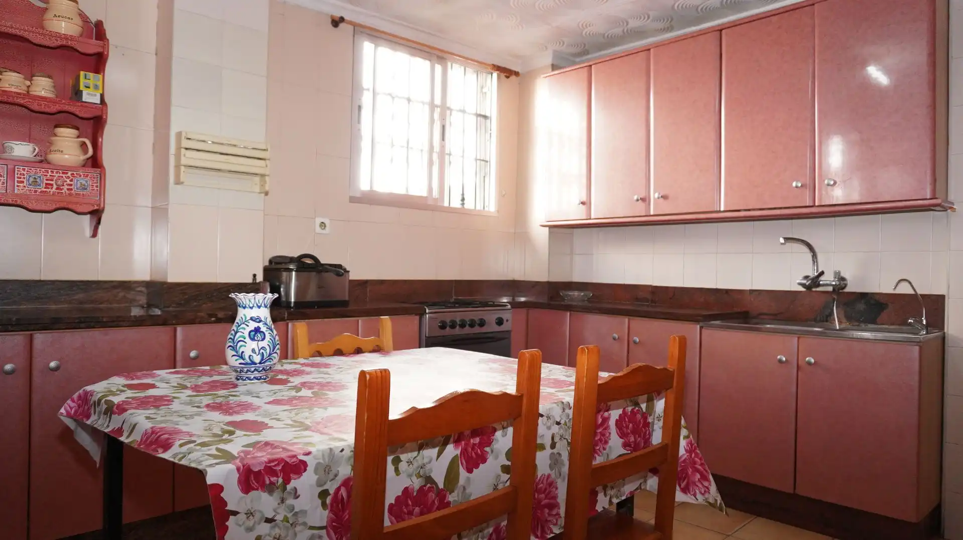 Cuina de Casa adosada en venda en Motril amb Aire condicionat i Terrassa