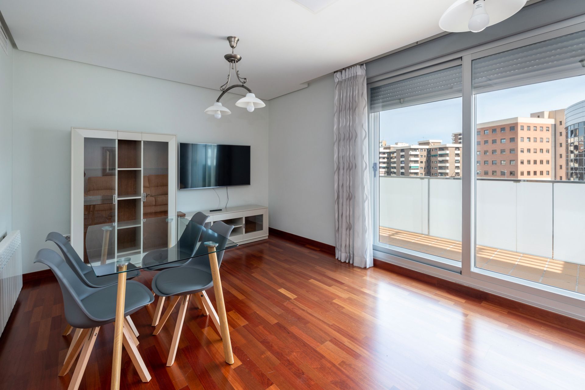 Living room of Flat to rent in  Granada Capital  with Air Conditioner, Heating and Parquet flooring