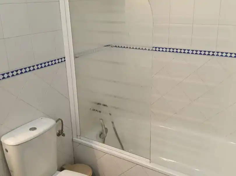 Bany de Apartament en venda en Bormujos amb Aire condicionat i Piscina