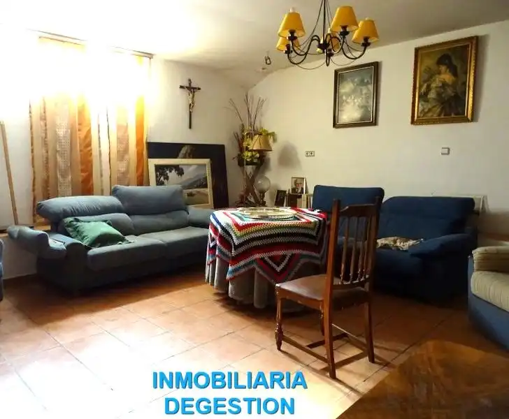 Sala d'estar de Casa o xalet en venda en Linares amb Aire condicionat, Calefacció i Jardí privat
