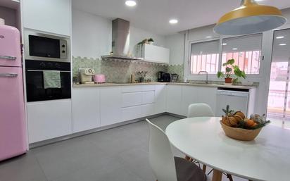 Kitchen of Flat for sale in Sabadell  with Heating