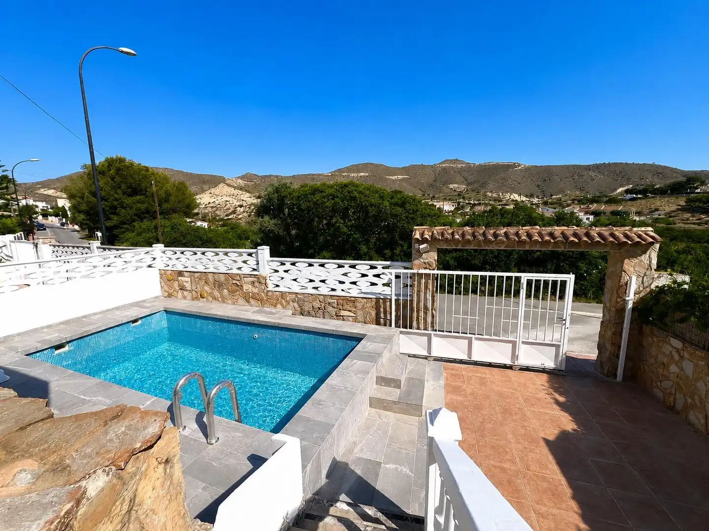 Piscina de Casa o chalet en venta en El Campello con Aire acondicionado, Calefacción y Jardín privado