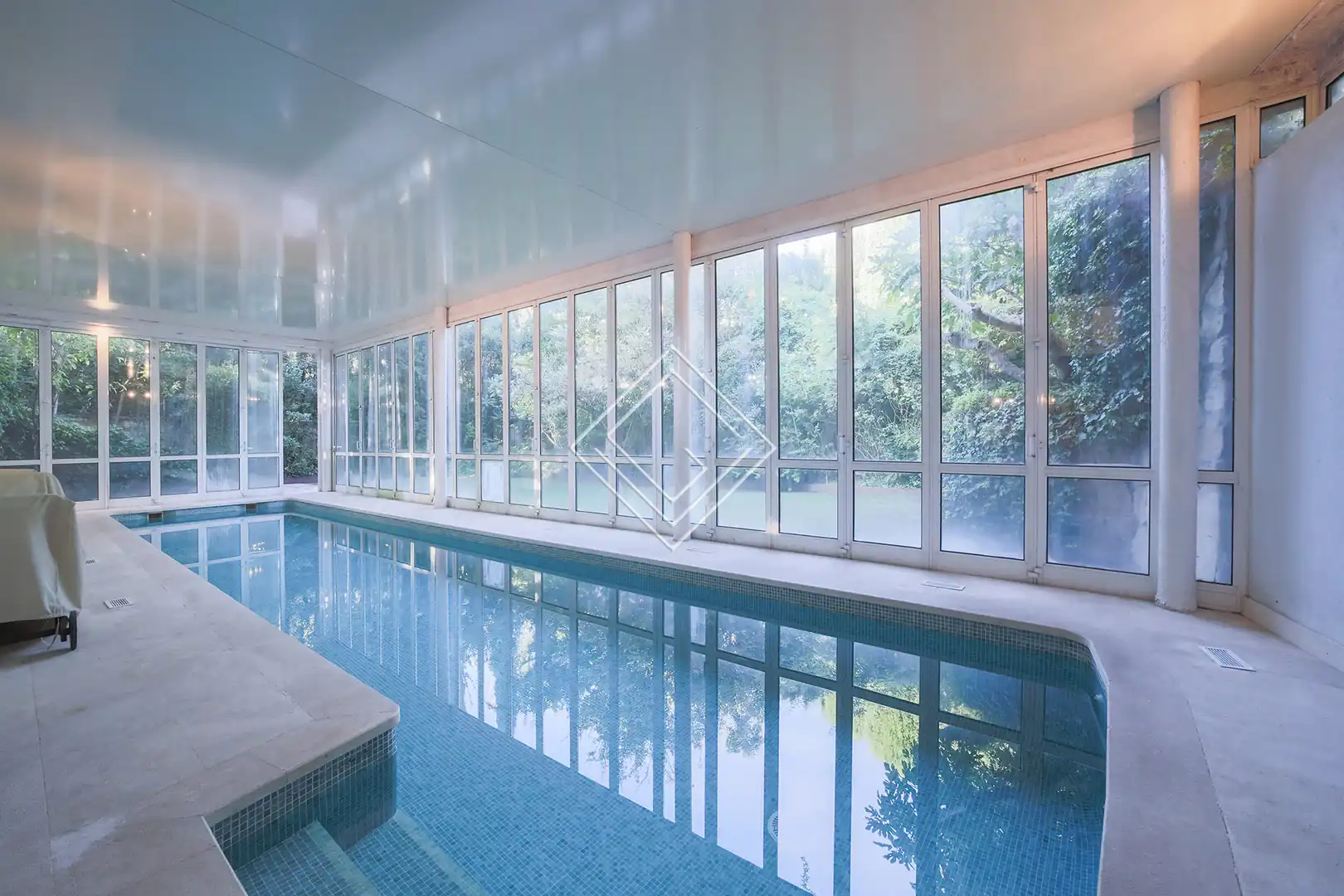 Piscina de Casa o chalet en venta en Madrid con Aire acondicionado, Calefacción y Jardín privado