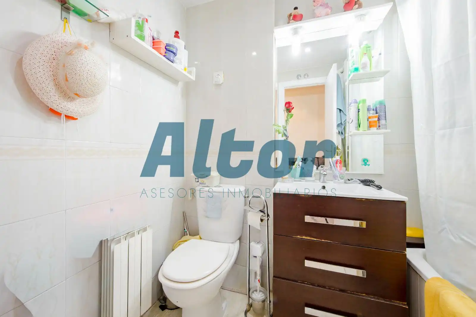 Bathroom of Flat for sale in Madrid  with Air Conditioner, Heating and Storage room
