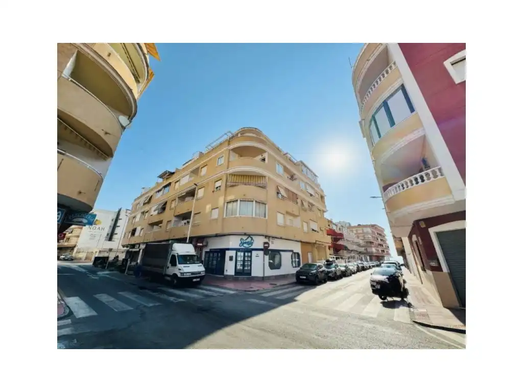 Vista exterior de Apartament en venda en Torrevieja amb Moblat
