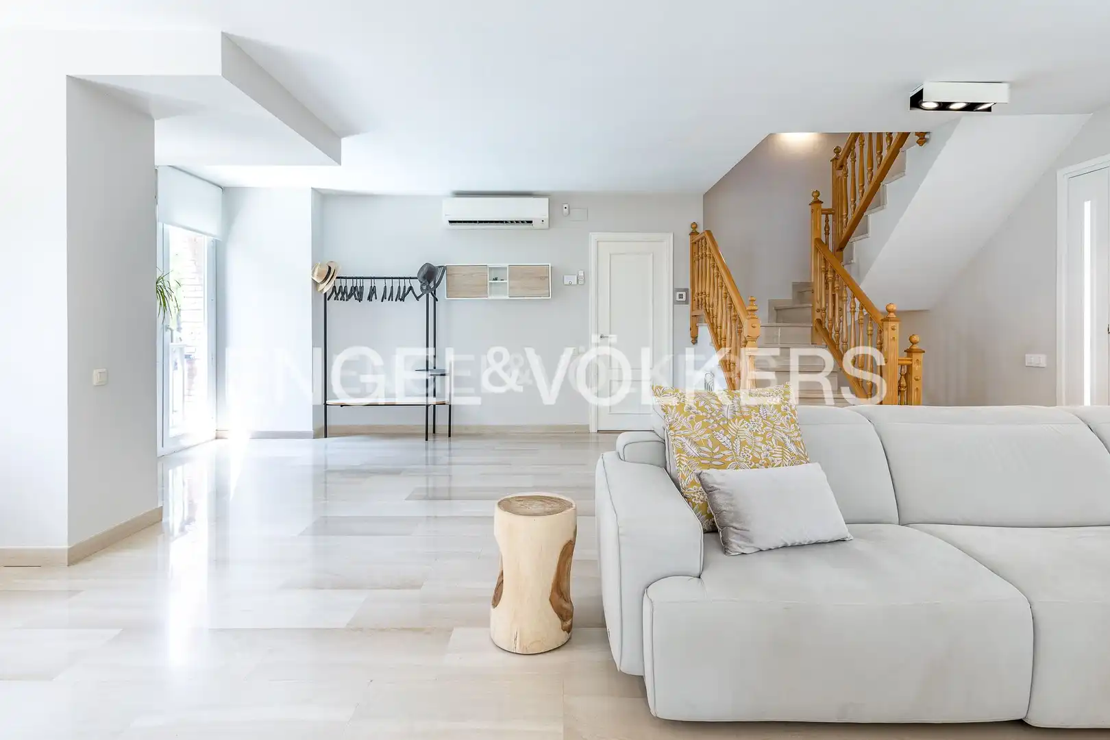 Sala de estar de Casa o chalet en venta en El Masnou con Aire acondicionado, Calefacción y Jardín privado