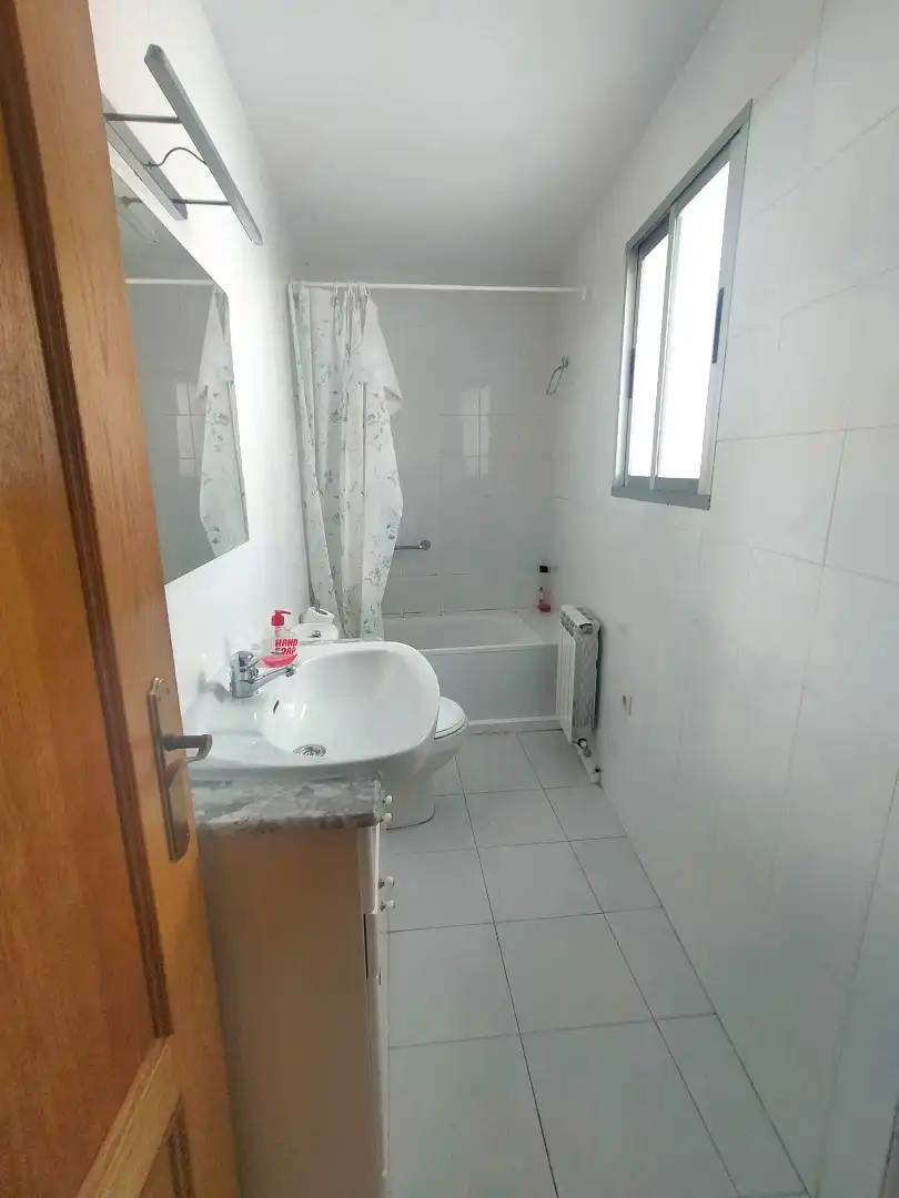 Bany de Apartament en venda en Haro amb Calefacció, Terrassa i Moblat