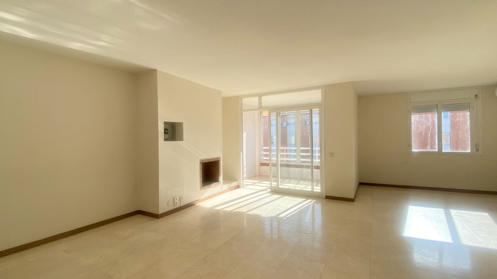 Sala de estar de Piso en venta en Pozuelo de Alarcón con Aire acondicionado, Calefacción y Parquet