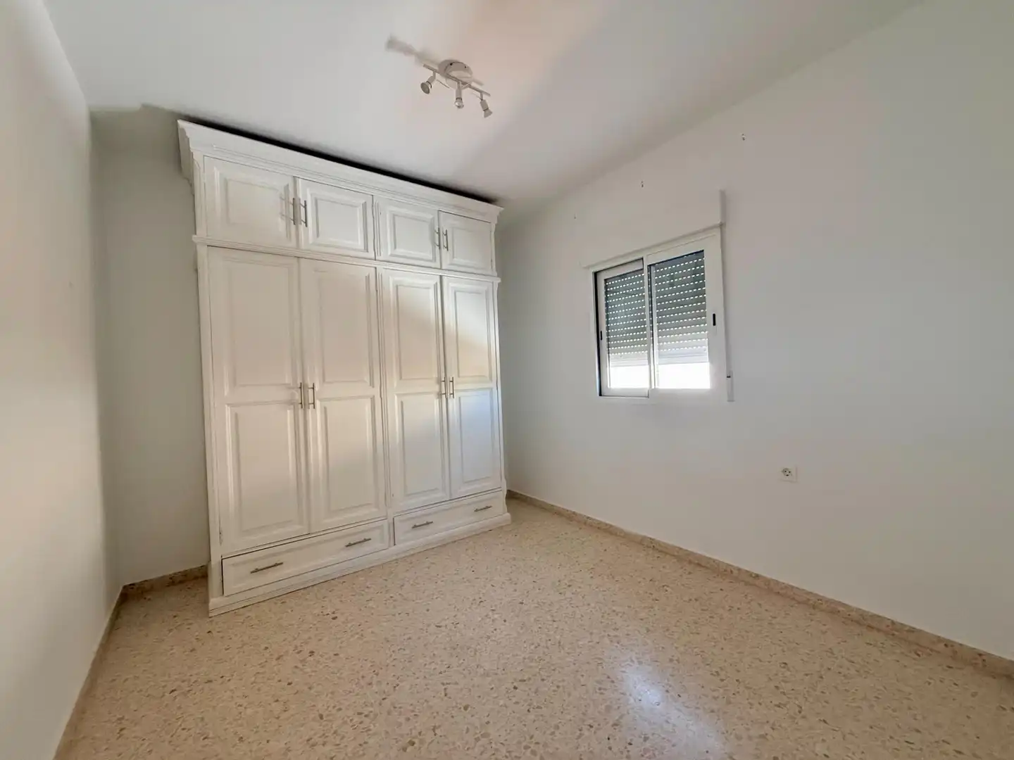 Dormitori de Casa adosada en venda en Morón de la Frontera amb Aire condicionat, Terrassa i Traster