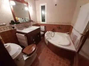 Bathroom of Flat for sale in Almodóvar del Campo  with Air Conditioner, Heating and Parquet flooring