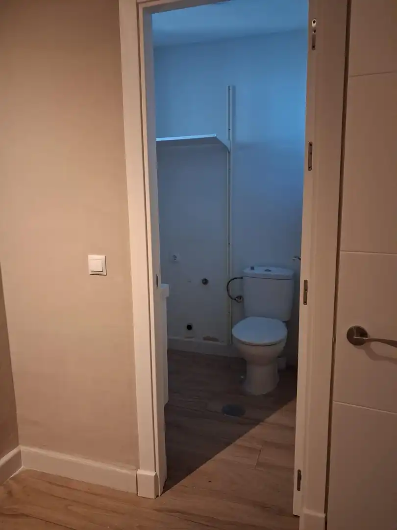 Baño de Piso de alquiler en Cádiz con Aire acondicionado y Balcón