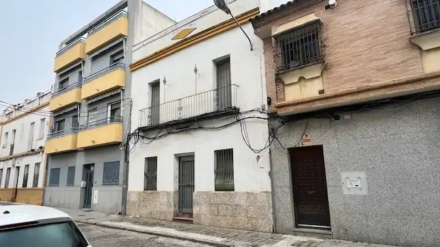 Außenansicht von Einfamilien-Reihenhaus zum Verkauf in Córdoba mit Balkon