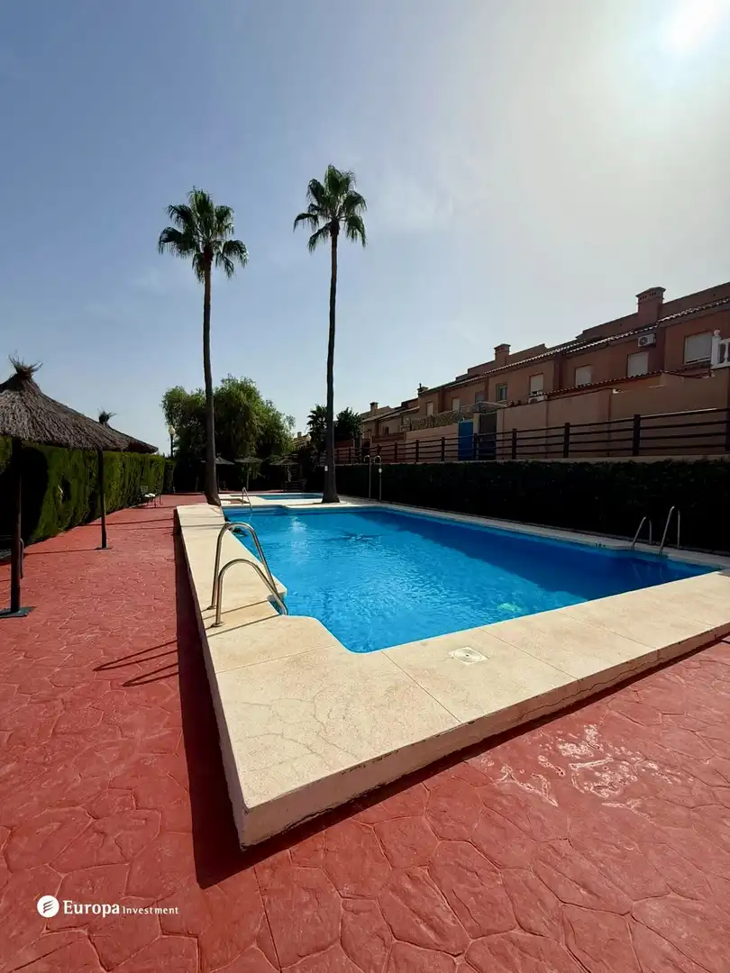 Piscina de Casa adosada en venda en La Línea de la Concepción amb Terrassa i Piscina