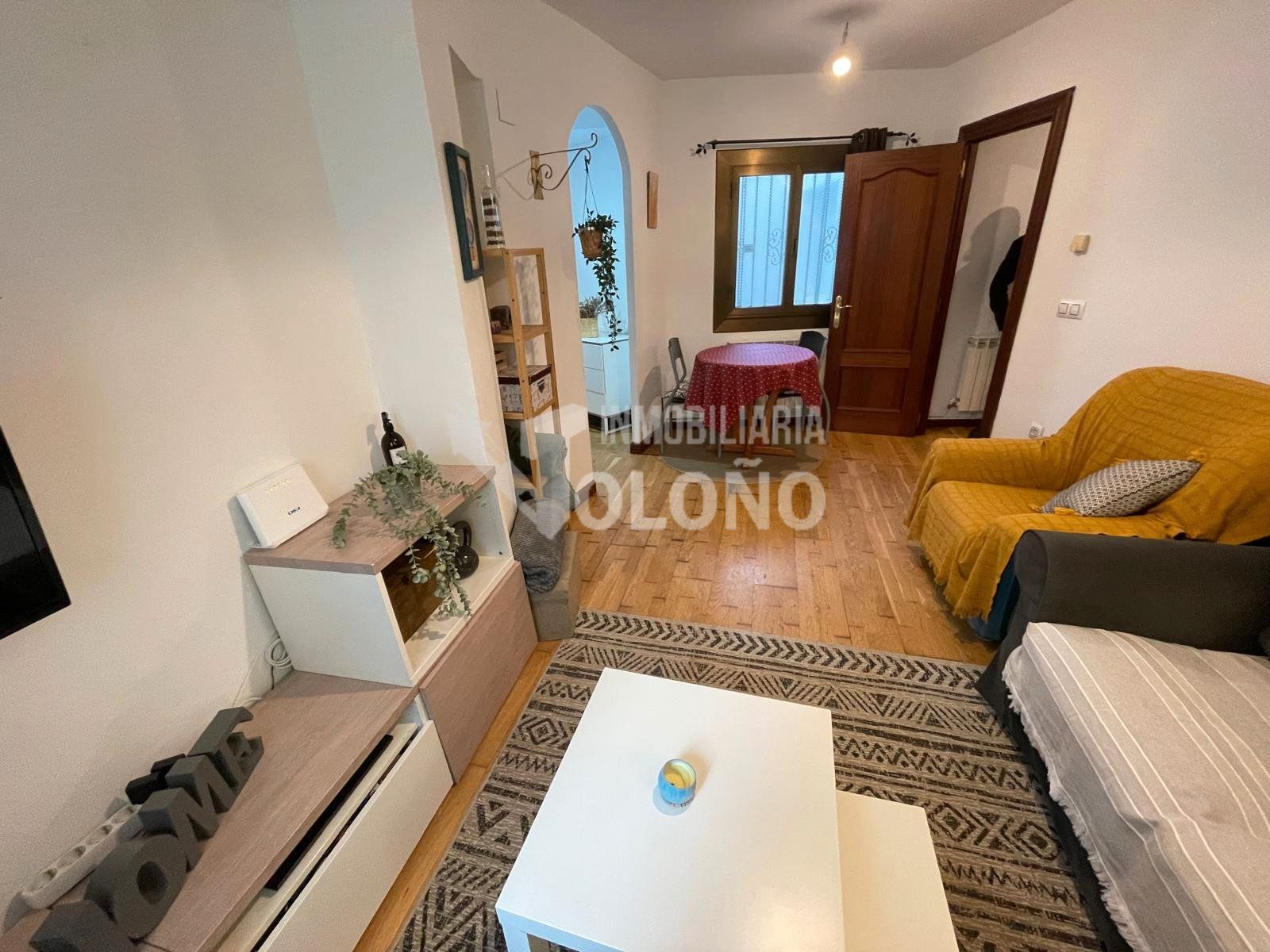 Sala d'estar de Apartament en venda en Haro amb Calefacció, Parquet i Moblat