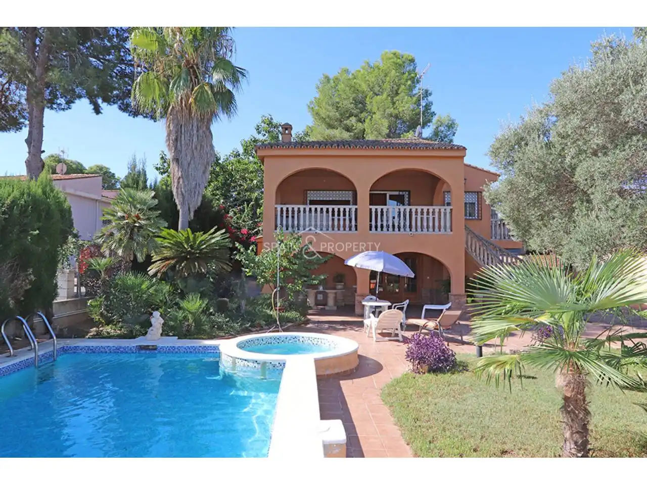 Villa mit Pool zum Verkauf in Calle BAIX
