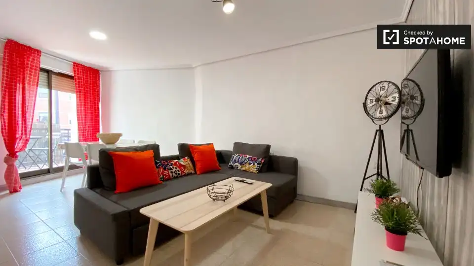 Sala d'estar de Pis de lloguer en Valencia amb Aire condicionat, Calefacció i Moblat