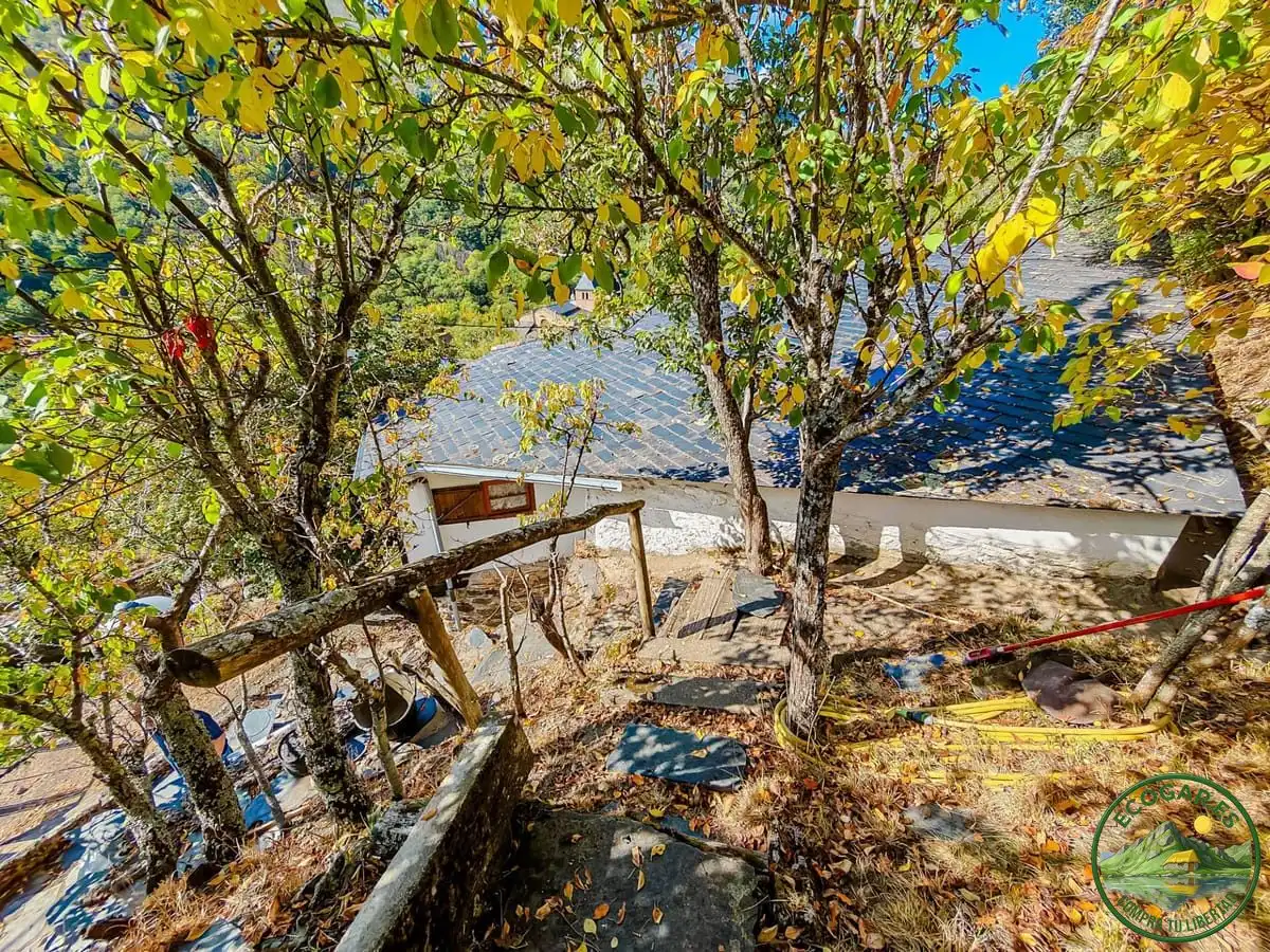 Vista exterior de Casa o xalet en venda en Ponferrada amb Calefacció, Jardí privat i Parquet