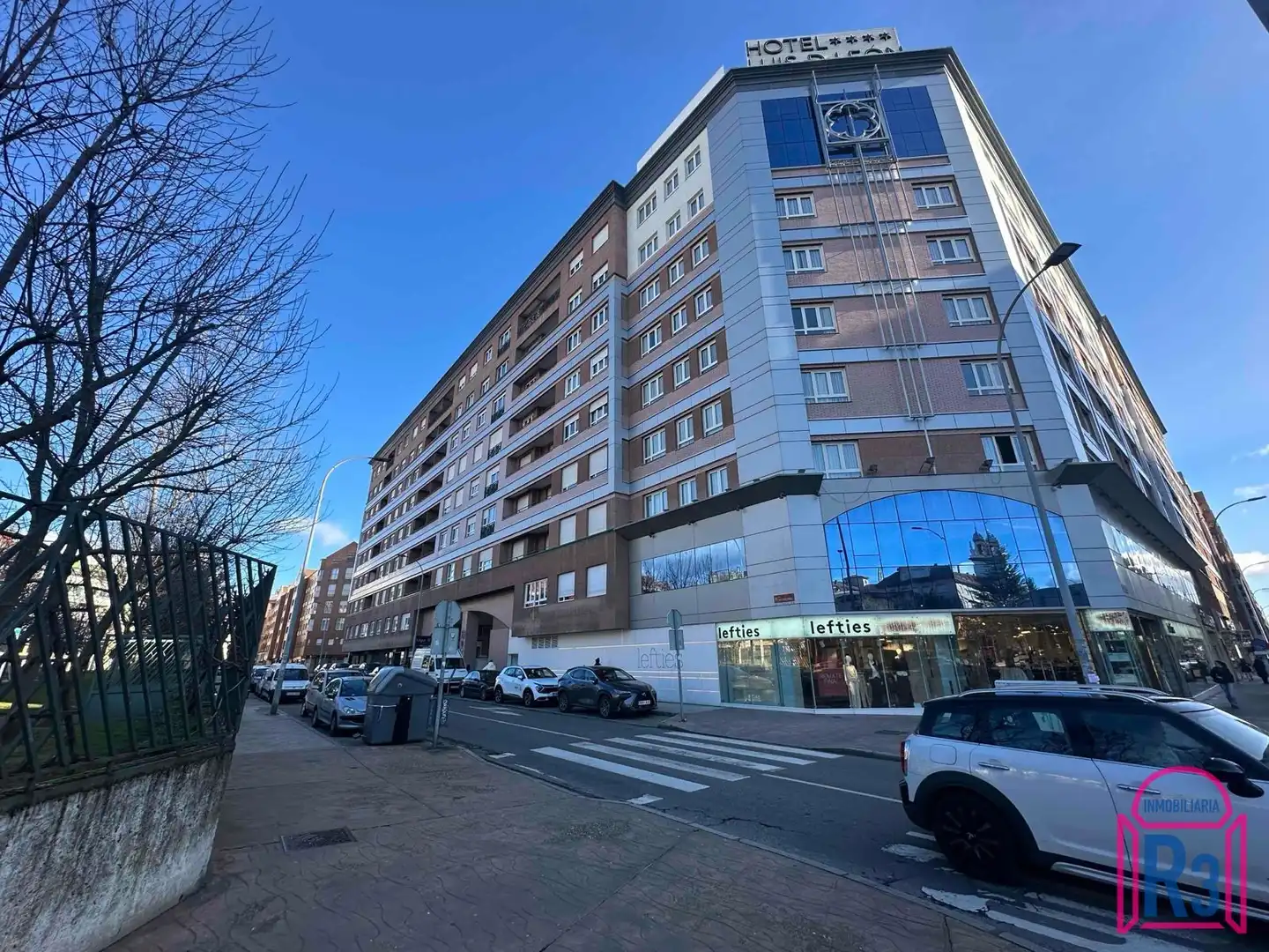 Vista exterior de Pis en venda en León Capital  amb Calefacció, Terrassa i Traster