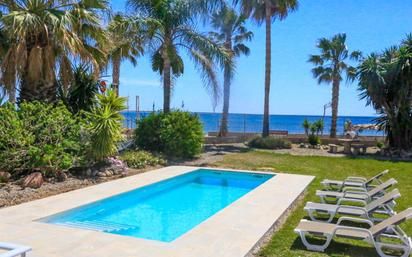 Piscina de Casa o xalet en venda en Cambrils amb Aire condicionat, Jardí privat i Parquet